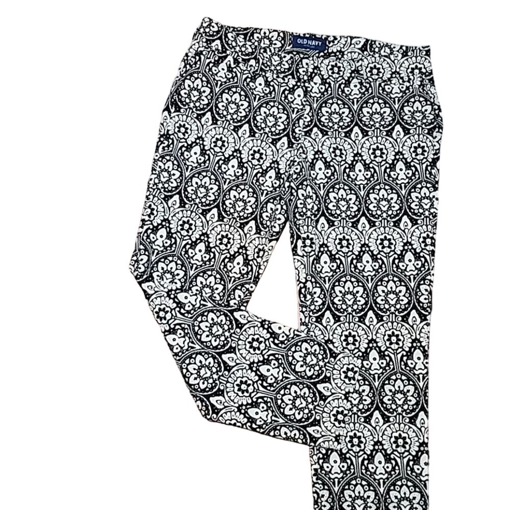 Old Navy Black & Cream Patterned Crop Pants Size 10
